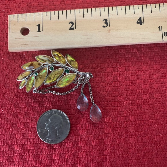 Vintage Crystal Brooch with Dangling Chains with Teardrop Crystals - Picture 5 of 5